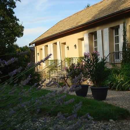 Appartamento Les Communs Du Manoir Écully Esterno foto