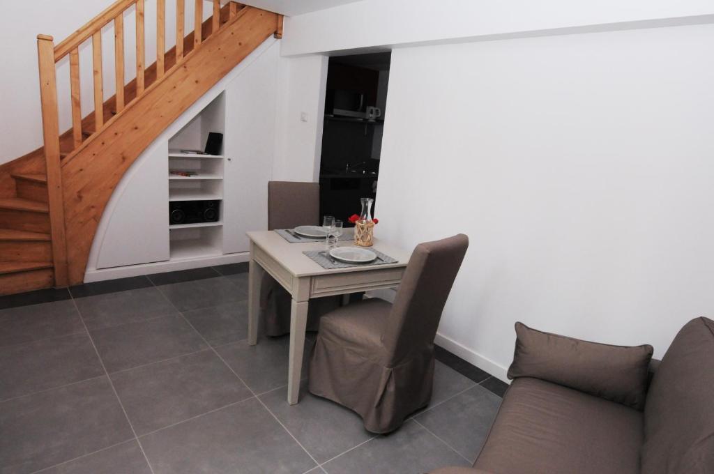 Appartamento Les Communs Du Manoir Écully Esterno foto